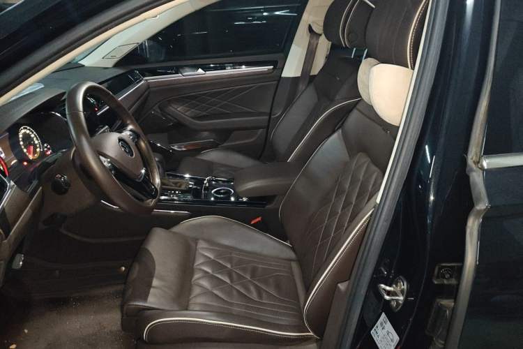 Used Volkswagen Phideon 2021 380TSI Prestige Edition Left Front Seat