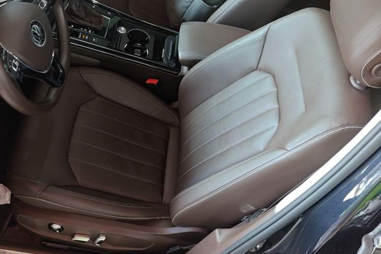 Used Volkswagen Phideon 2021 380TSI Luxury Edition Left Front Seat
