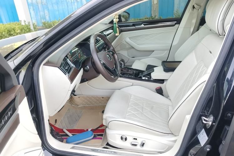 Used Volkswagen Phideon 2021 380TSI Prestige Edition Left Front Seat