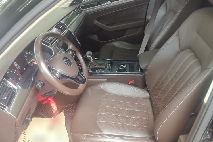Used Volkswagen Phideon 2021 380TSI Luxury Edition Left Front Seat