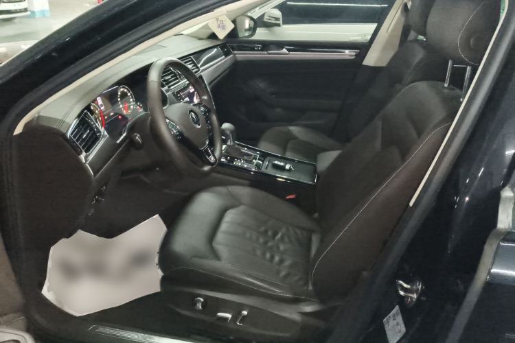 Used Volkswagen Phideon 2021 380TSI Luxury Edition Left Front Seat