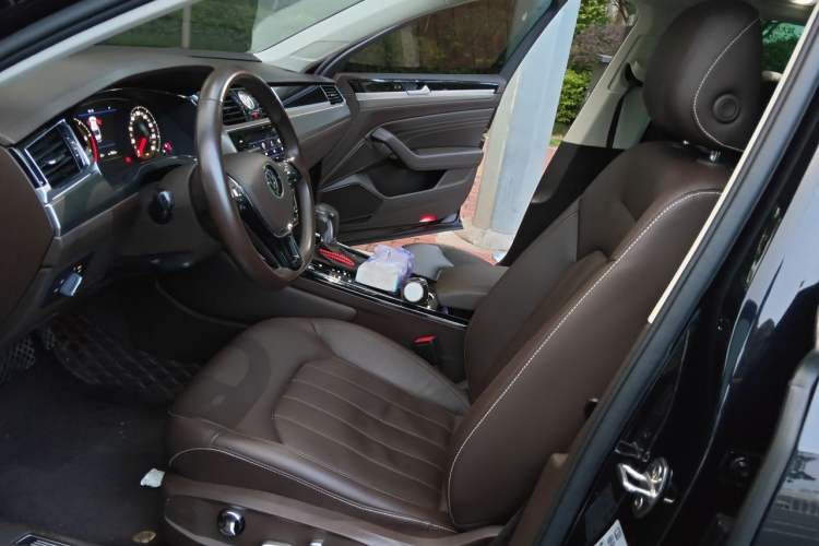 Used Volkswagen Phideon 2021 380TSI Luxury Edition Left Front Seat