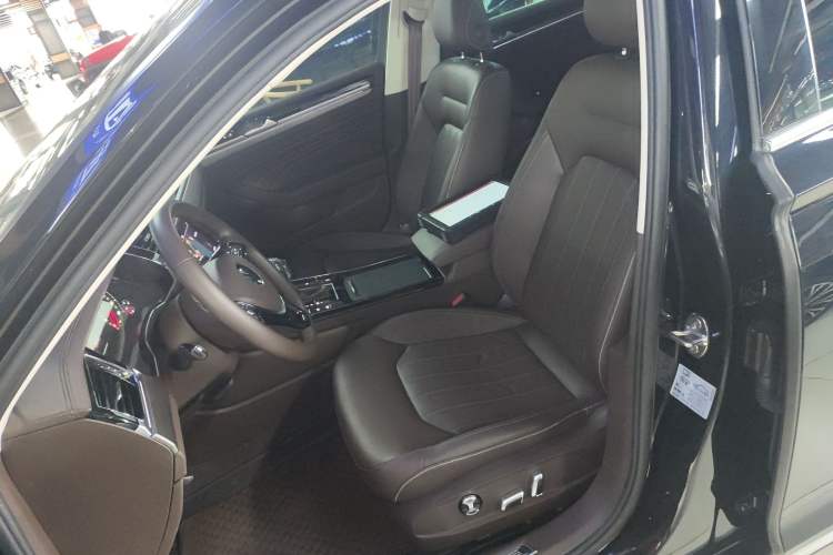 Used Volkswagen Phideon 2021 380TSI Luxury Edition Left Front Seat