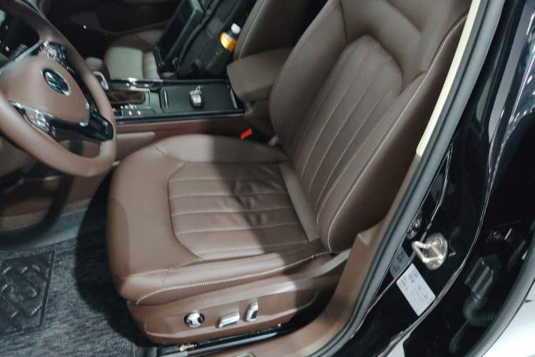 Used Volkswagen Phideon 2021 380TSI Luxury Edition Left Front Seat