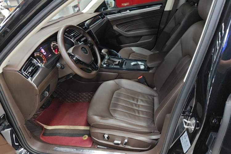 Used Volkswagen Phideon 2021 380TSI Luxury Edition Left Front Seat