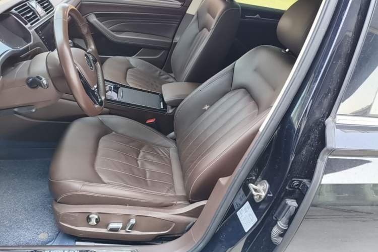 Used Volkswagen Phideon 2021 380TSI Luxury Edition Left Front Seat
