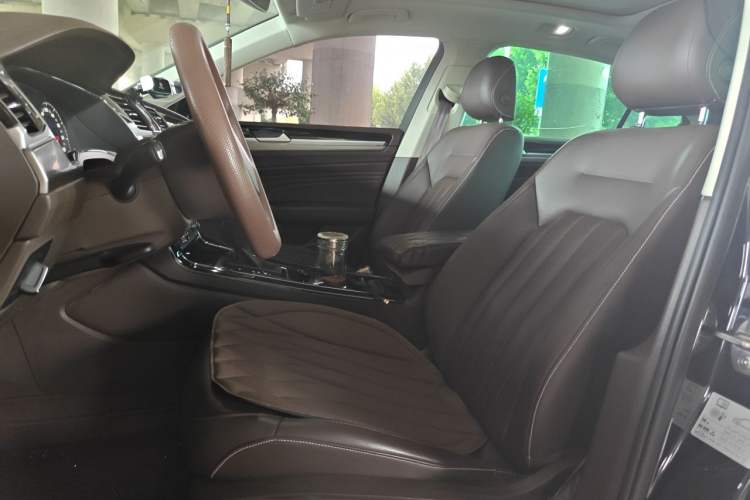 Used Volkswagen Phideon 2021 380TSI Luxury Edition Left Front Seat