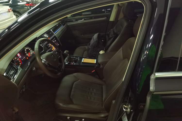 Used Volkswagen Phideon 2021 380TSI Luxury Edition Left Front Seat