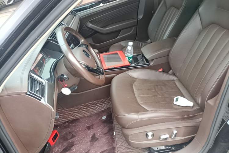 Used Volkswagen Phideon 2021 380TSI Luxury Edition Left Front Seat