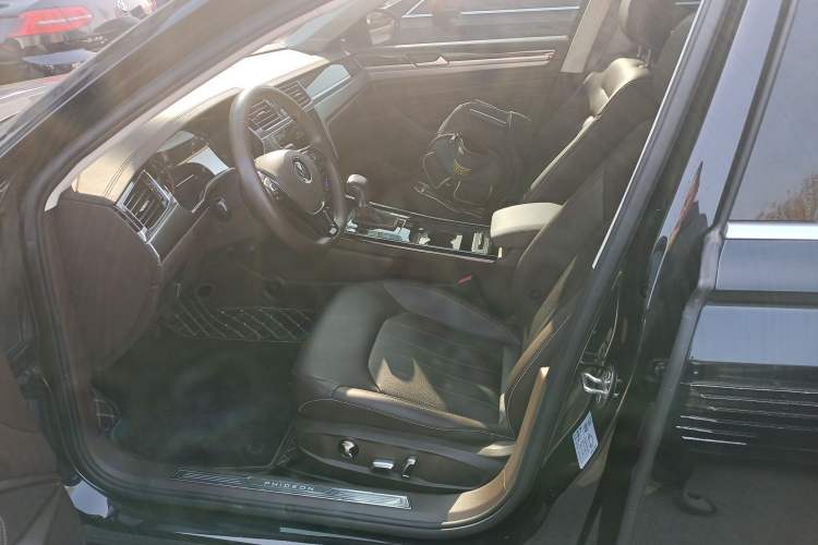 Used Volkswagen Phideon 2021 380TSI Luxury Edition Left Front Seat