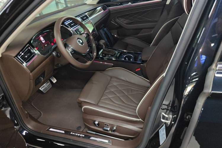 Used Volkswagen Phideon 2021 380TSI Prestige Edition Left Front Seat