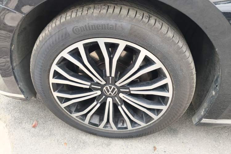 Used Volkswagen Phideon 2021 380TSI Luxury Edition Left Front Wheel Hub