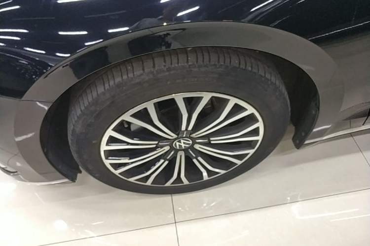 Used Volkswagen Phideon 2021 380TSI Luxury Edition Left Front Wheel Hub