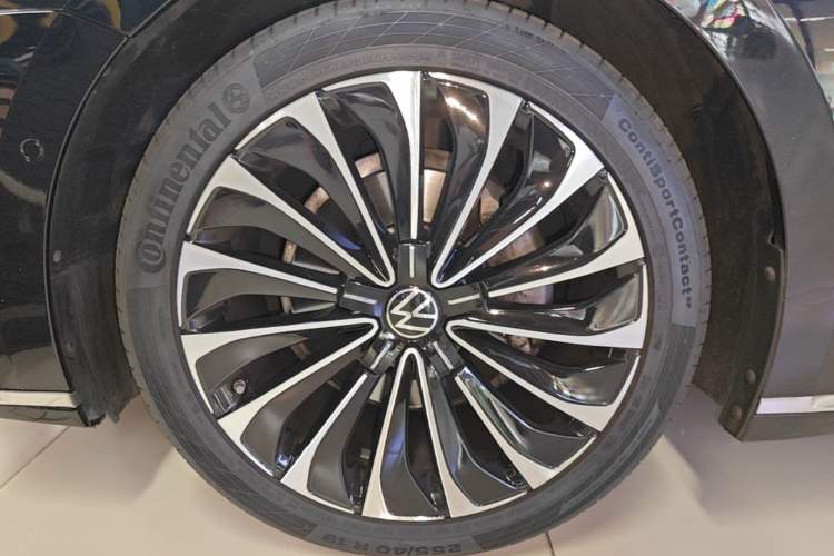 Used Volkswagen Phideon 2021 380TSI Prestige Edition Left Front Wheel Hub
