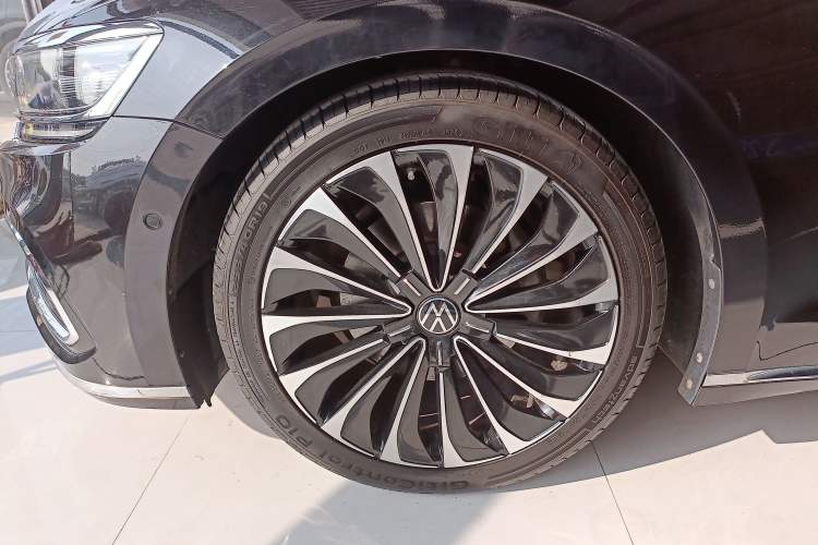 Used Volkswagen Phideon 2021 380TSI Prestige Edition Left Front Wheel Hub