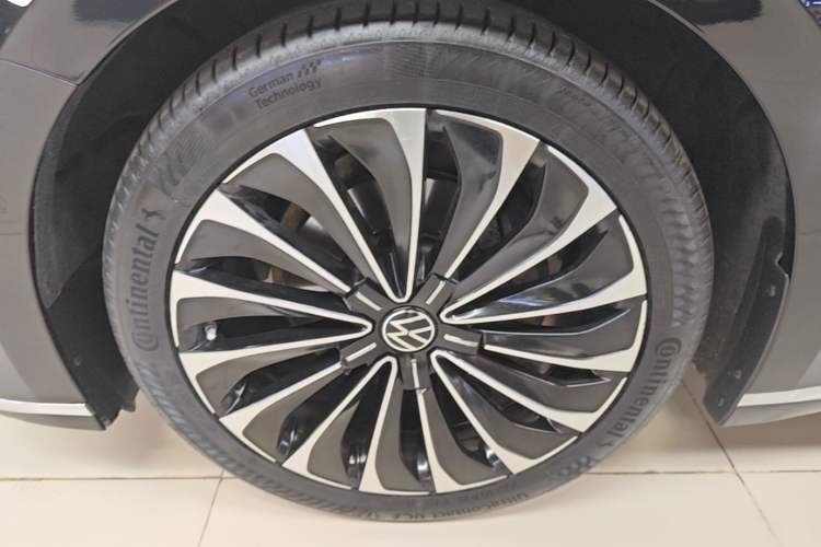 Used Volkswagen Phideon 2021 380TSI Prestige Edition Left Front Wheel Hub