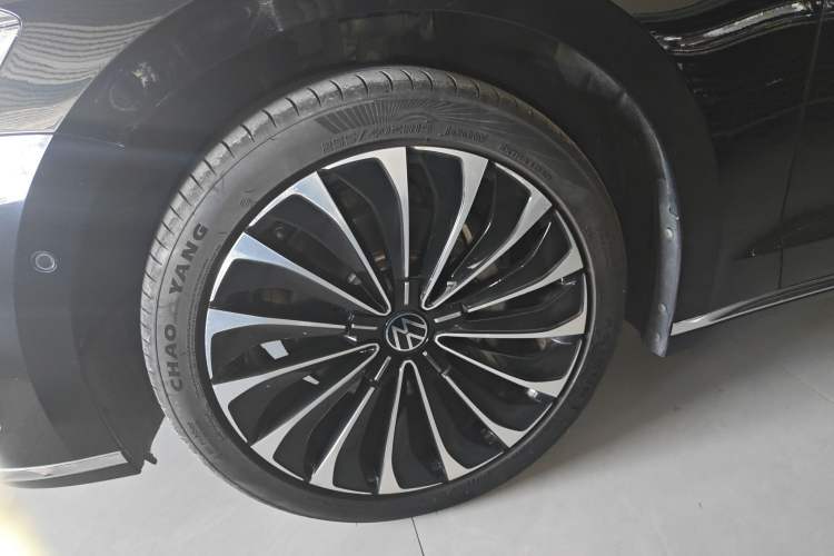 Used Volkswagen Phideon 2021 380TSI Prestige Edition Left Front Wheel Hub