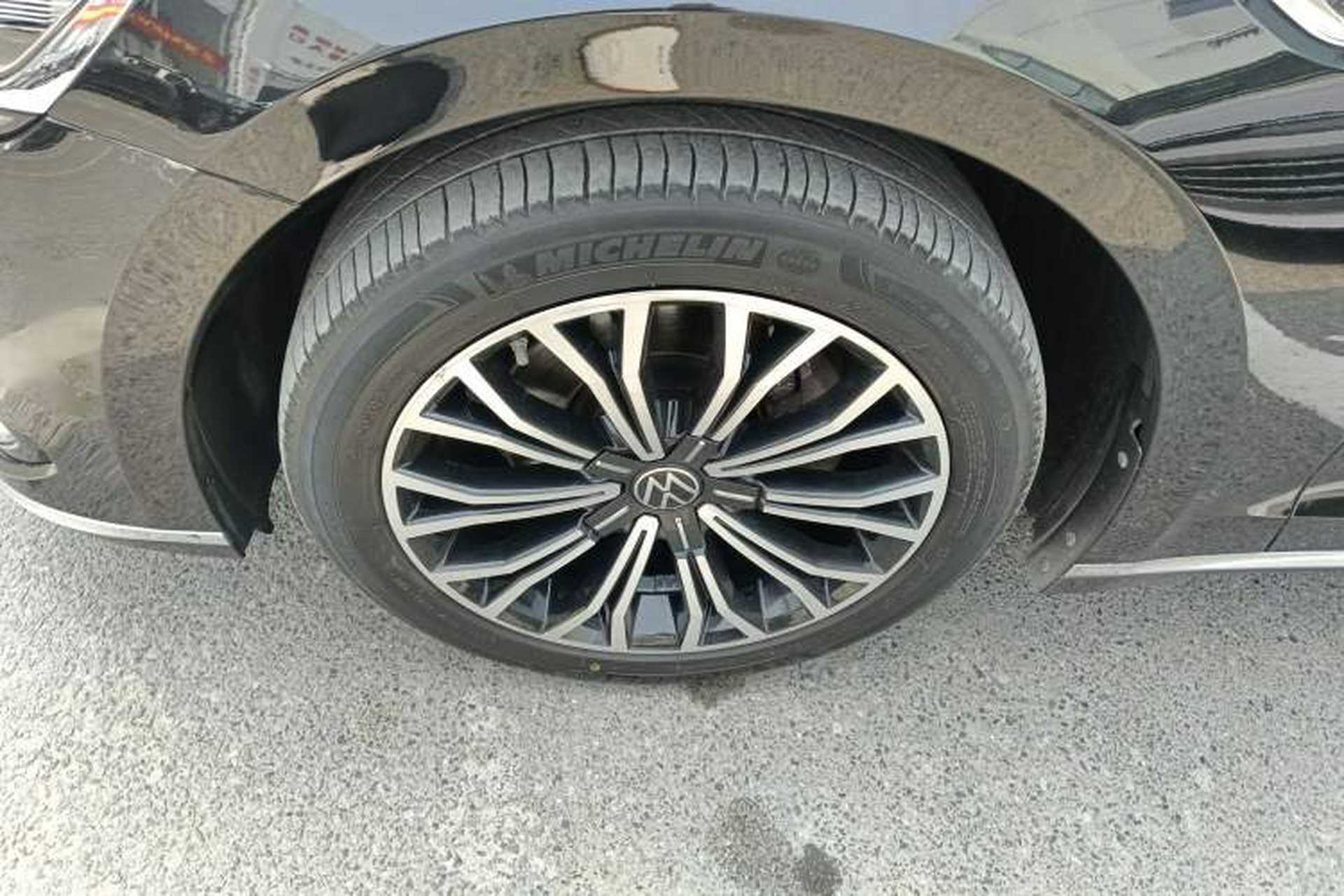 Used Volkswagen Phideon 2021 380TSI Luxury Edition Left Front Wheel Hub