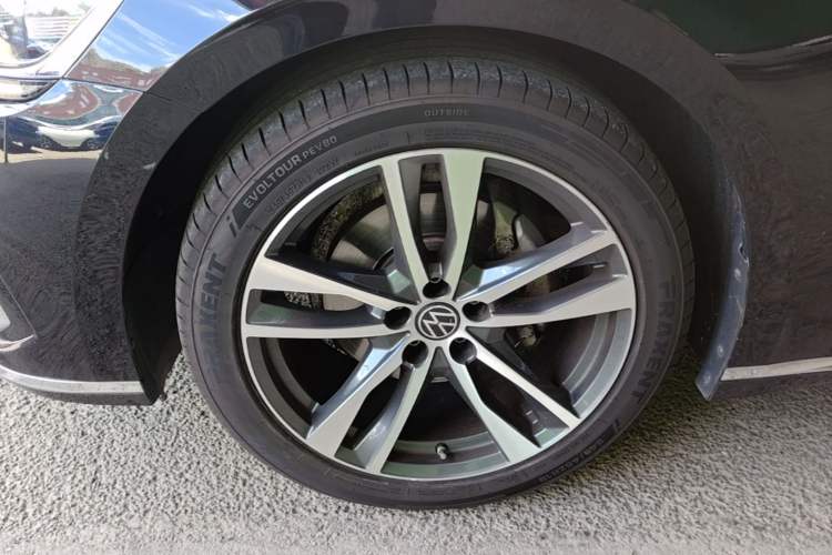 Used Volkswagen Phideon 2021 380TSI Luxury Edition Left Front Wheel Hub