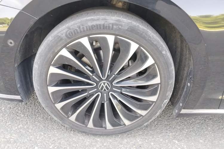 Used Volkswagen Phideon 2021 380TSI Prestige Edition Left Front Wheel Hub
