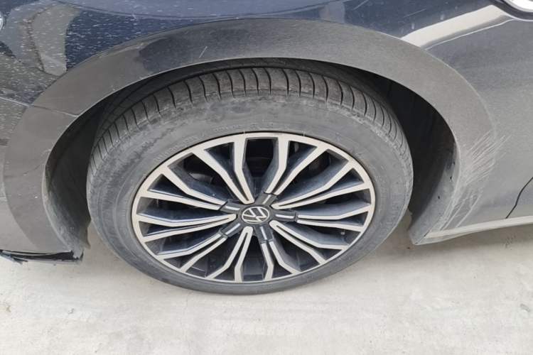 Used Volkswagen Phideon 2021 380TSI Luxury Edition Left Front Wheel Hub