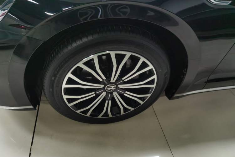Used Volkswagen Phideon 2021 380TSI Luxury Edition Left Front Wheel Hub