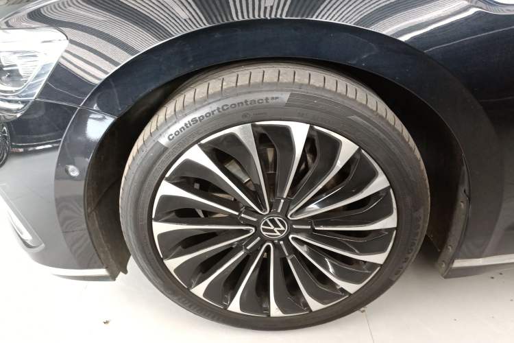 Used Volkswagen Phideon 2021 380TSI Prestige Edition Left Front Wheel Hub