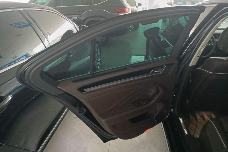 Used Volkswagen Phideon 2021 380TSI Prestige Edition Left Rear Door Interior