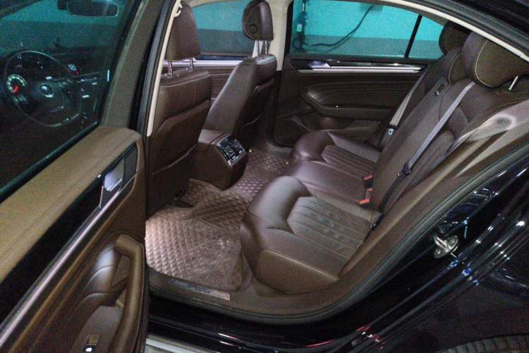 Used Volkswagen Phideon 2021 380TSI Luxury Edition Left Rear Seat