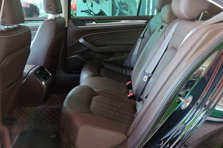 Used Volkswagen Phideon 2021 380TSI Luxury Edition Left Rear Seat