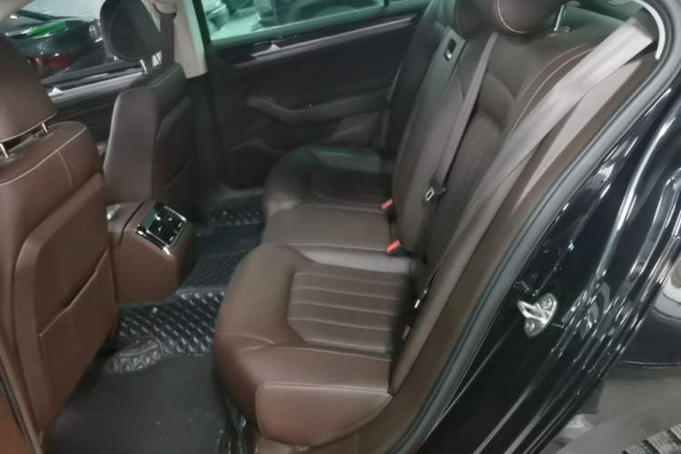 Used Volkswagen Phideon 2021 380TSI Luxury Edition Left Rear Seat