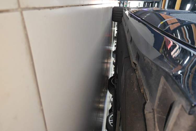 Used Volkswagen Phideon 2021 380TSI Prestige Edition Left Side Sill