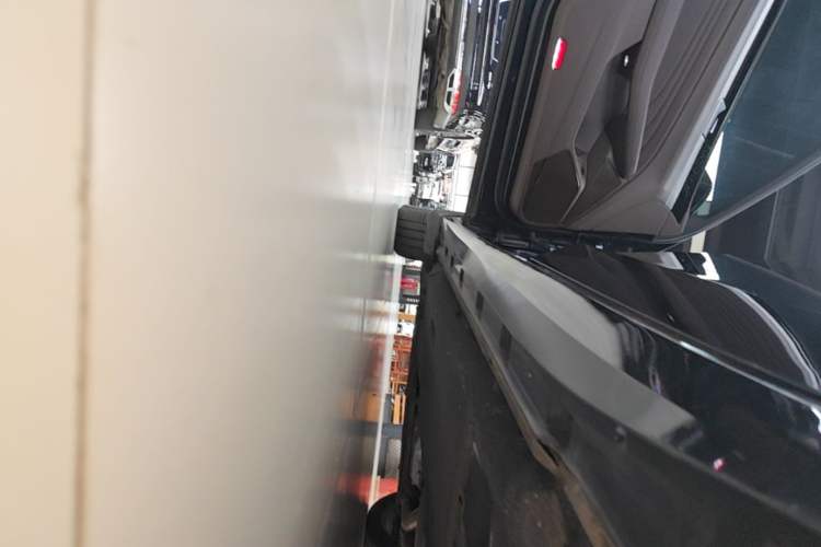 Used Volkswagen Phideon 2021 380TSI Luxury Edition Left Side Sill