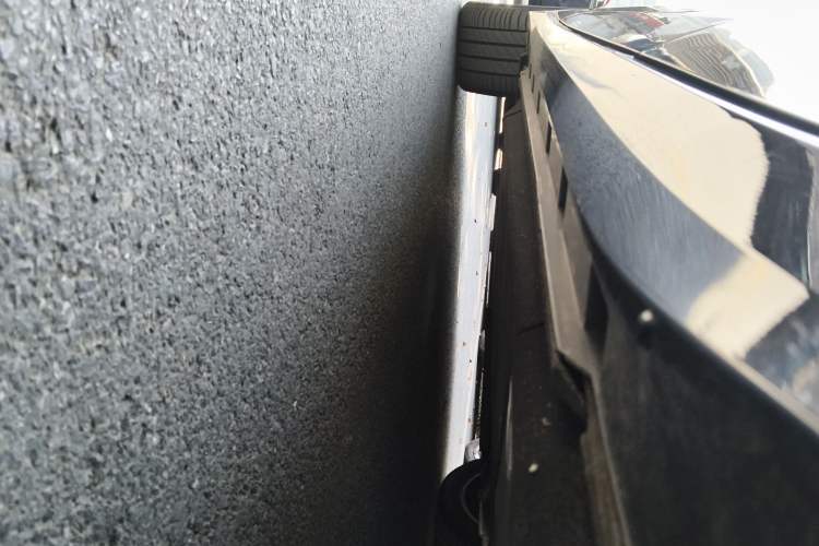 Used Volkswagen Phideon 2021 380TSI Luxury Edition Left Side Sill