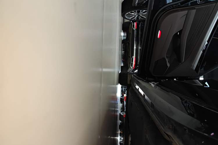 Used Volkswagen Phideon 2021 380TSI Luxury Edition Left Side Sill