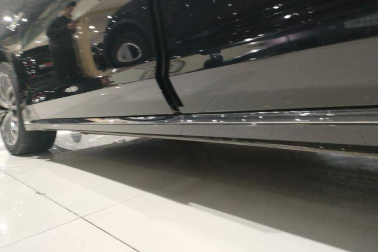 Used Volkswagen Phideon 2021 380TSI Luxury Edition Left Side Sill