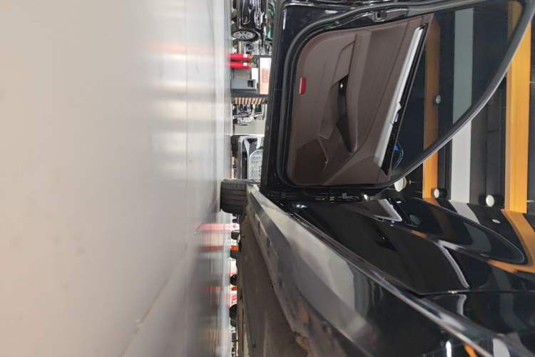 Used Volkswagen Phideon 2021 380TSI Luxury Edition Left Side Sill