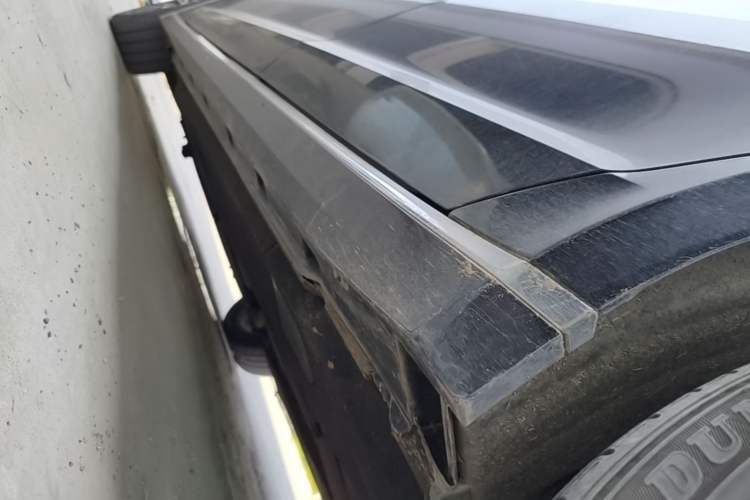 Used Volkswagen Phideon 2021 380TSI Luxury Edition Left Side Sill