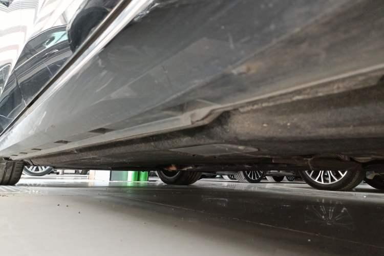 Used Volkswagen Phideon 2021 380TSI Prestige Edition Left Side Sill