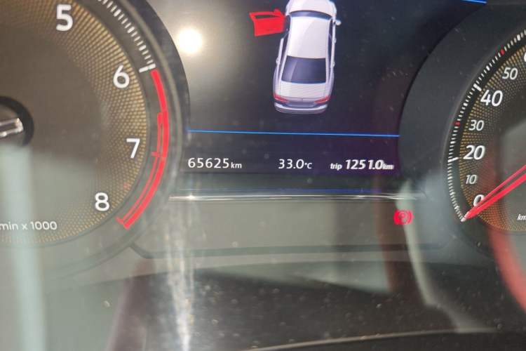Used Volkswagen Phideon 2021 380TSI Luxury Edition Odometer Close Up