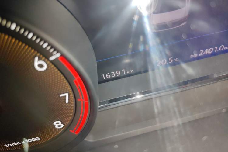 Used Volkswagen Phideon 2021 380TSI Luxury Edition Odometer Close Up