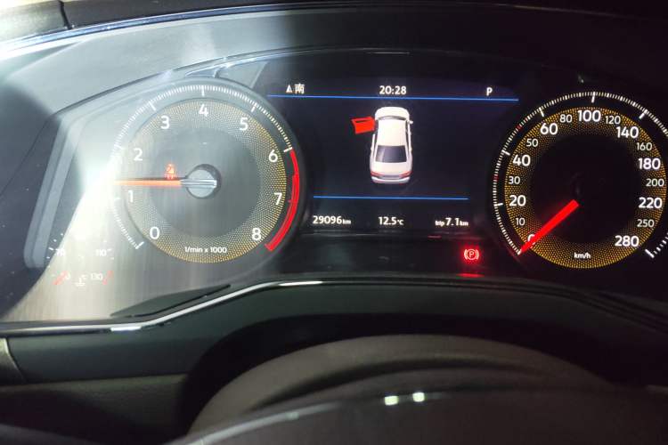 Used Volkswagen Phideon 2021 380TSI Luxury Edition Odometer Close Up