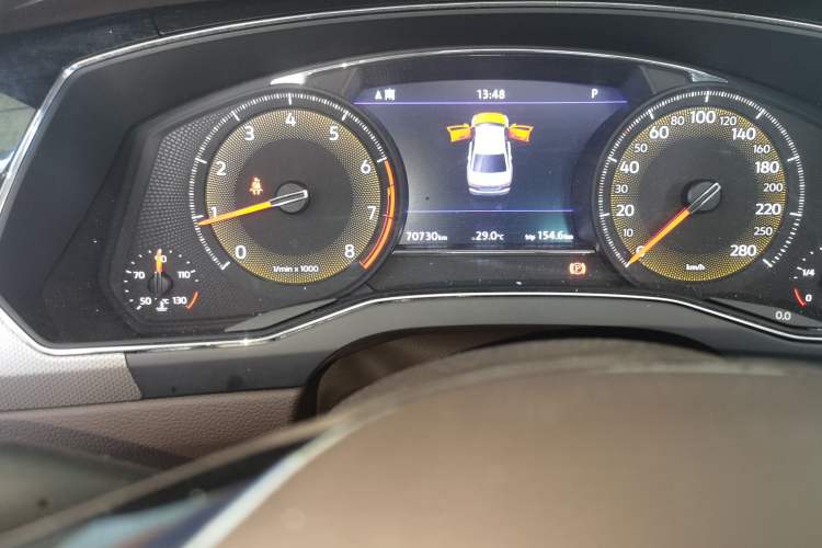 Used Volkswagen Phideon 2021 380TSI Luxury Edition Odometer Close Up
