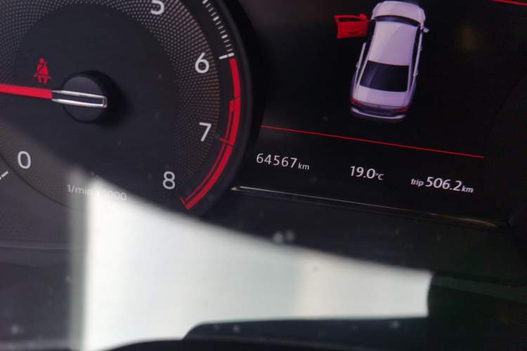 Used Volkswagen Phideon 2021 380TSI Luxury Edition Odometer Close Up
