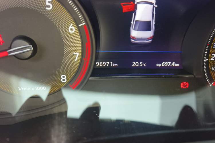 Used Volkswagen Phideon 2021 380TSI Luxury Edition Odometer Close Up
