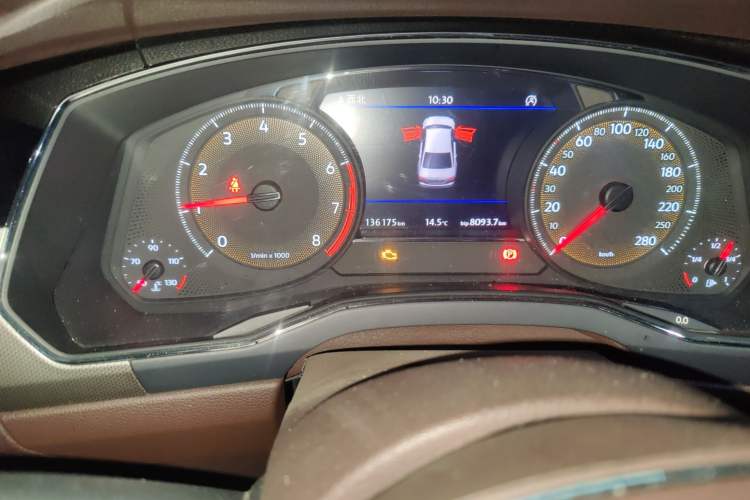 Used Volkswagen Phideon 2021 380TSI Luxury Edition Odometer Close Up