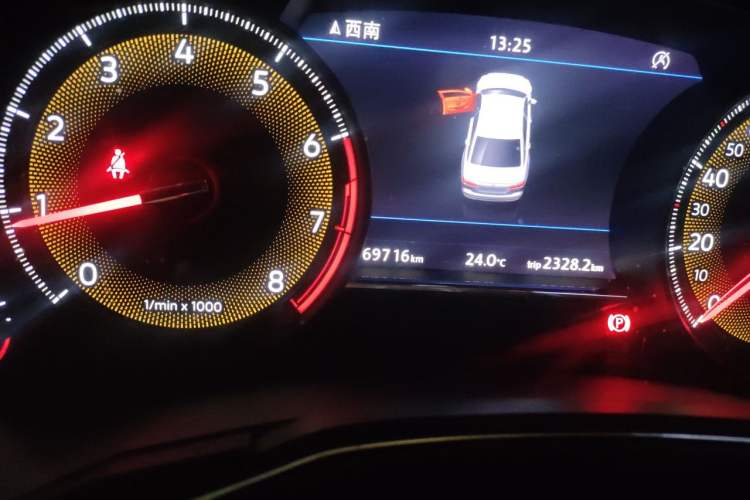 Used Volkswagen Phideon 2021 380TSI Luxury Edition Odometer Close Up