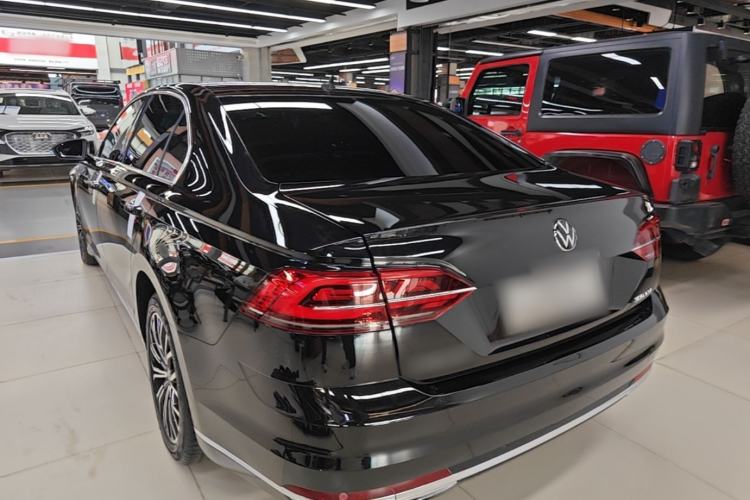 Used Volkswagen Phideon 2021 380TSI Luxury Edition Rear Left 45 Deg