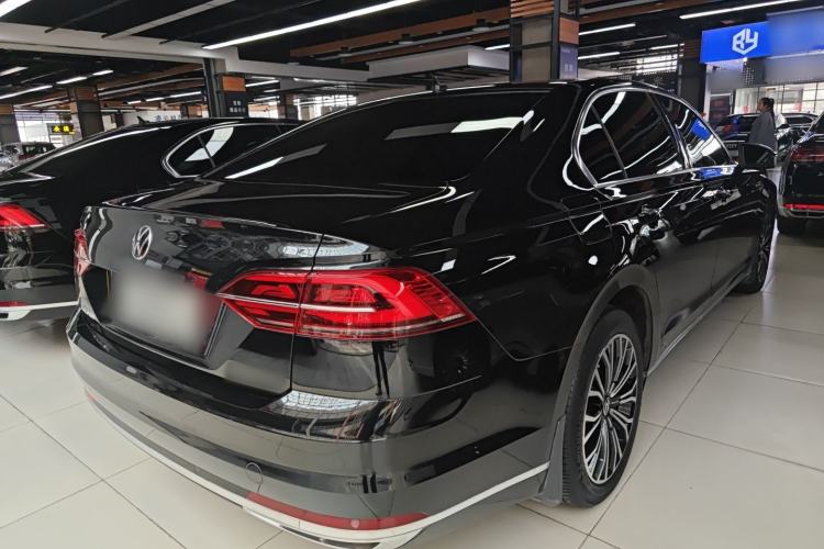 Used Volkswagen Phideon 2021 380TSI Luxury Edition Rear Right 45 Deg