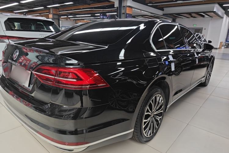 Used Volkswagen Phideon 2021 380TSI Luxury Edition Rear Right 45 Deg